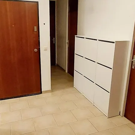 Apartment Cozy Room, Balcony Access, Free Parking