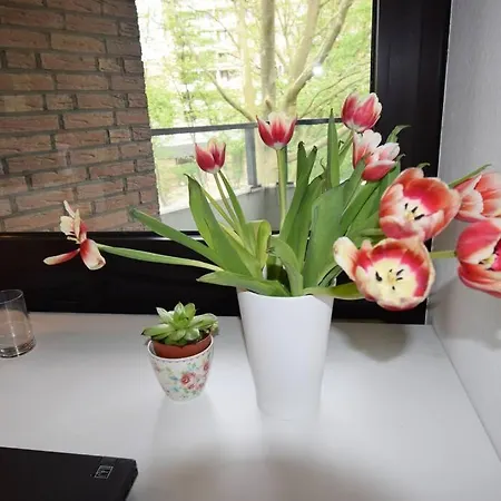 Cozy Room, Balcony Access, Free Parking Cologne
