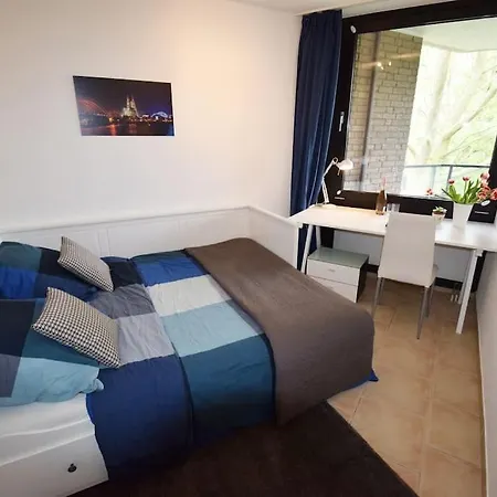 Cozy Room, Balcony Access, Free Parking
