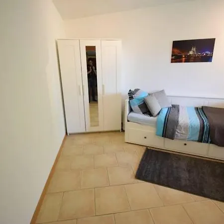 Cozy Room, Balcony Access, Free Parking * Cologne