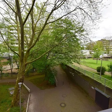 Apartment Cozy Room, Balcony Access, Free Parking *