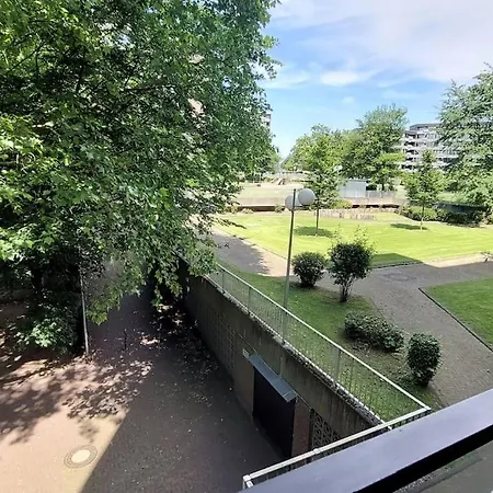 Cozy Room, Balcony Access, Free Parking Apartment Cologne