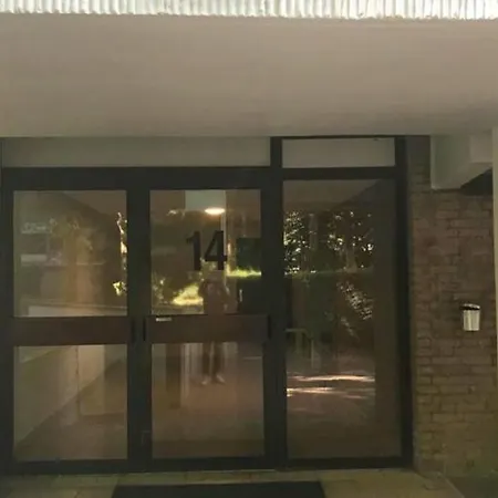 Cozy Room, Balcony Access, Free Parking Apartment