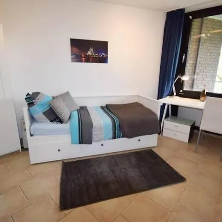 Lägenhet Cozy Room, Balcony Access, Free Parking *