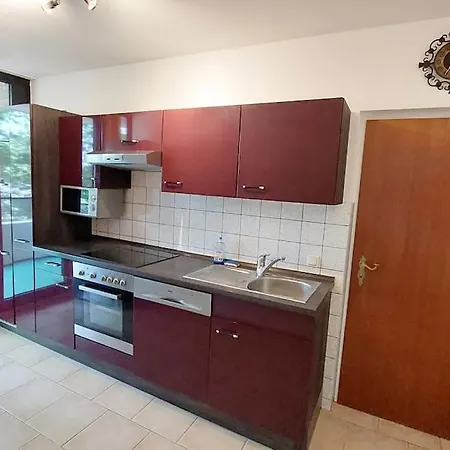 Cozy Room, Balcony Access, Free Parking Lägenhet
